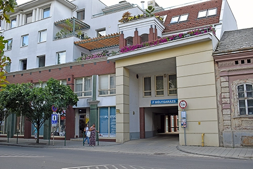 Bethlen utcai mélygarázs
