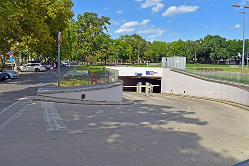 Nagyerdei mélygarázs